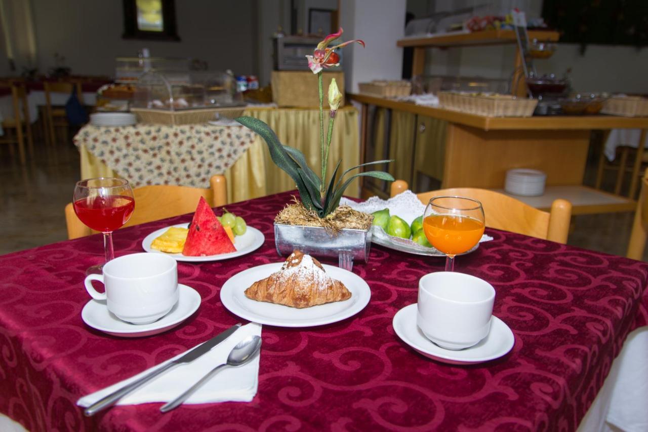 Hotel Trianon Белларія-Іджеа-Марина Екстер'єр фото