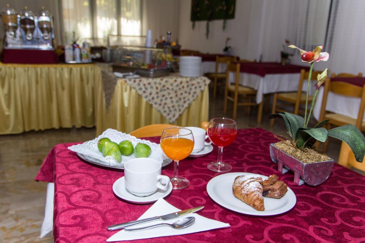 Hotel Trianon Белларія-Іджеа-Марина Екстер'єр фото