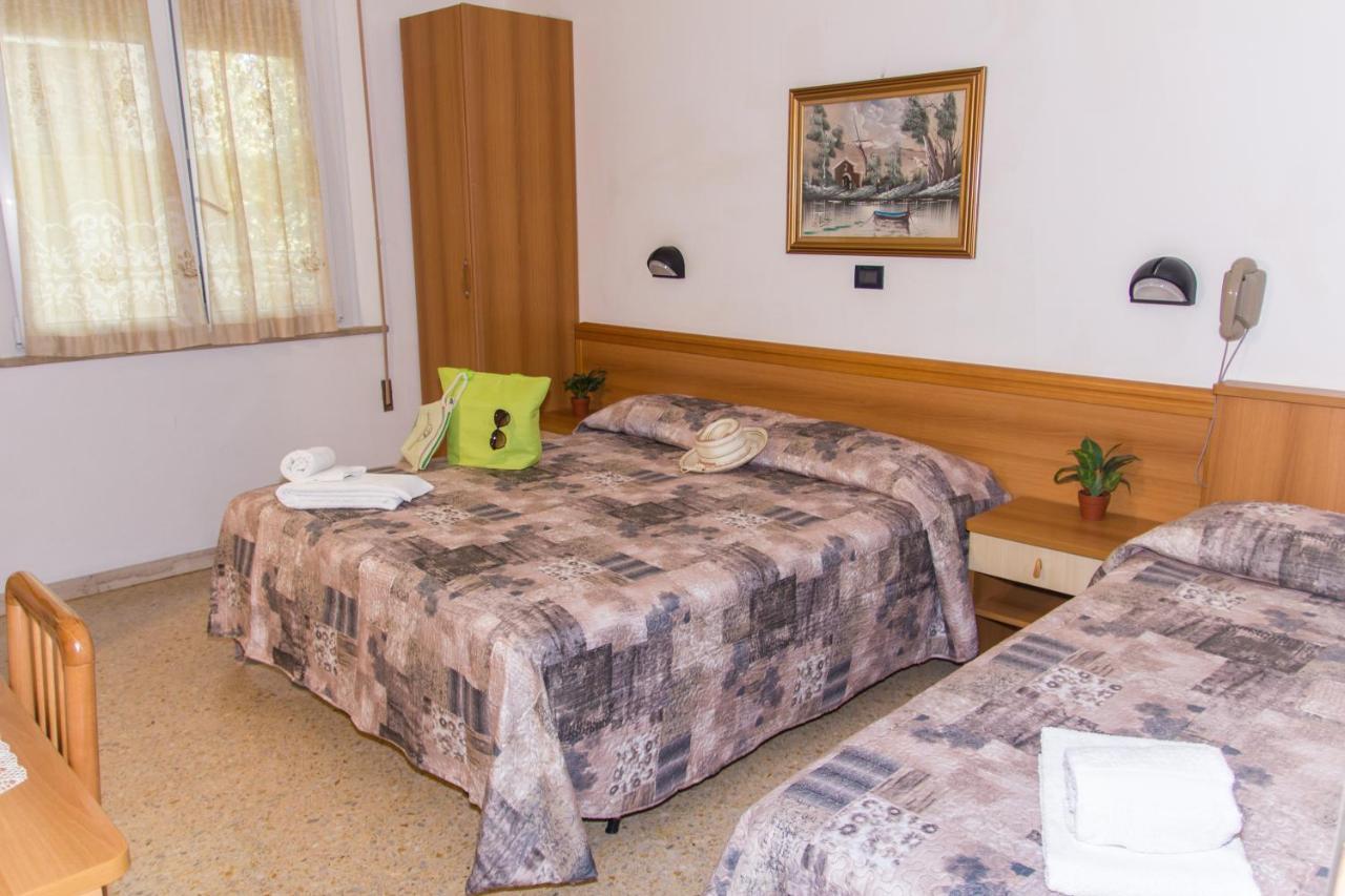 Hotel Trianon Белларія-Іджеа-Марина Екстер'єр фото