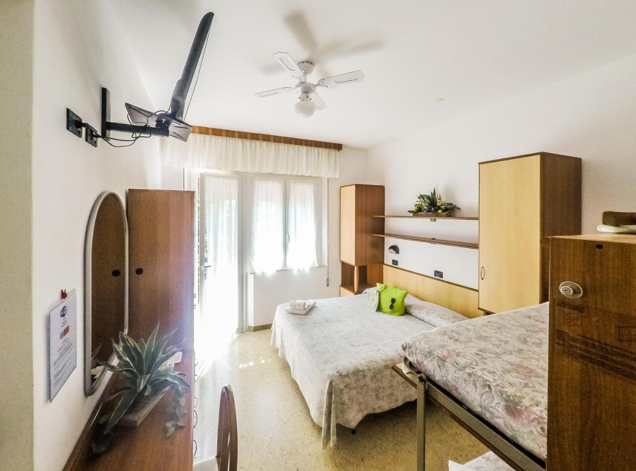 Hotel Trianon Белларія-Іджеа-Марина Екстер'єр фото
