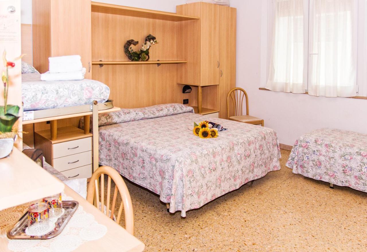 Hotel Trianon Белларія-Іджеа-Марина Екстер'єр фото
