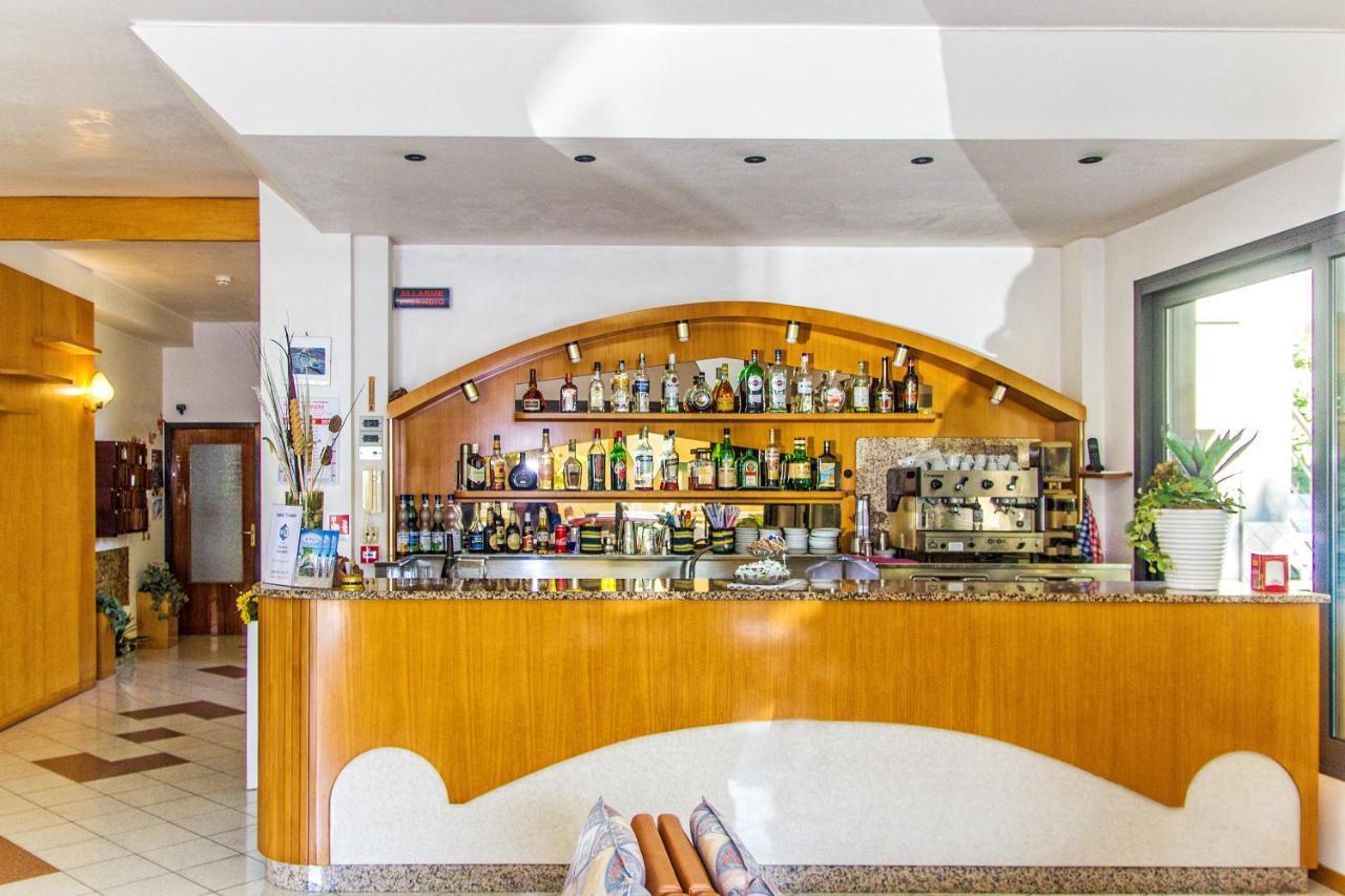 Hotel Trianon Белларія-Іджеа-Марина Екстер'єр фото